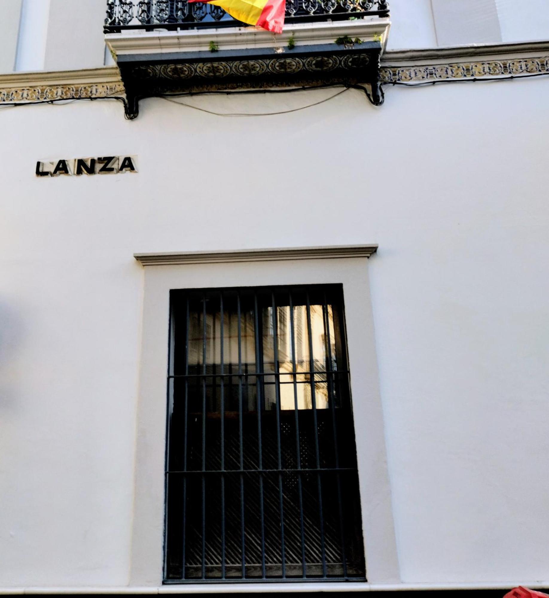 Alojamiento Lanza En El Corazon De Sevilla Buitenkant foto
